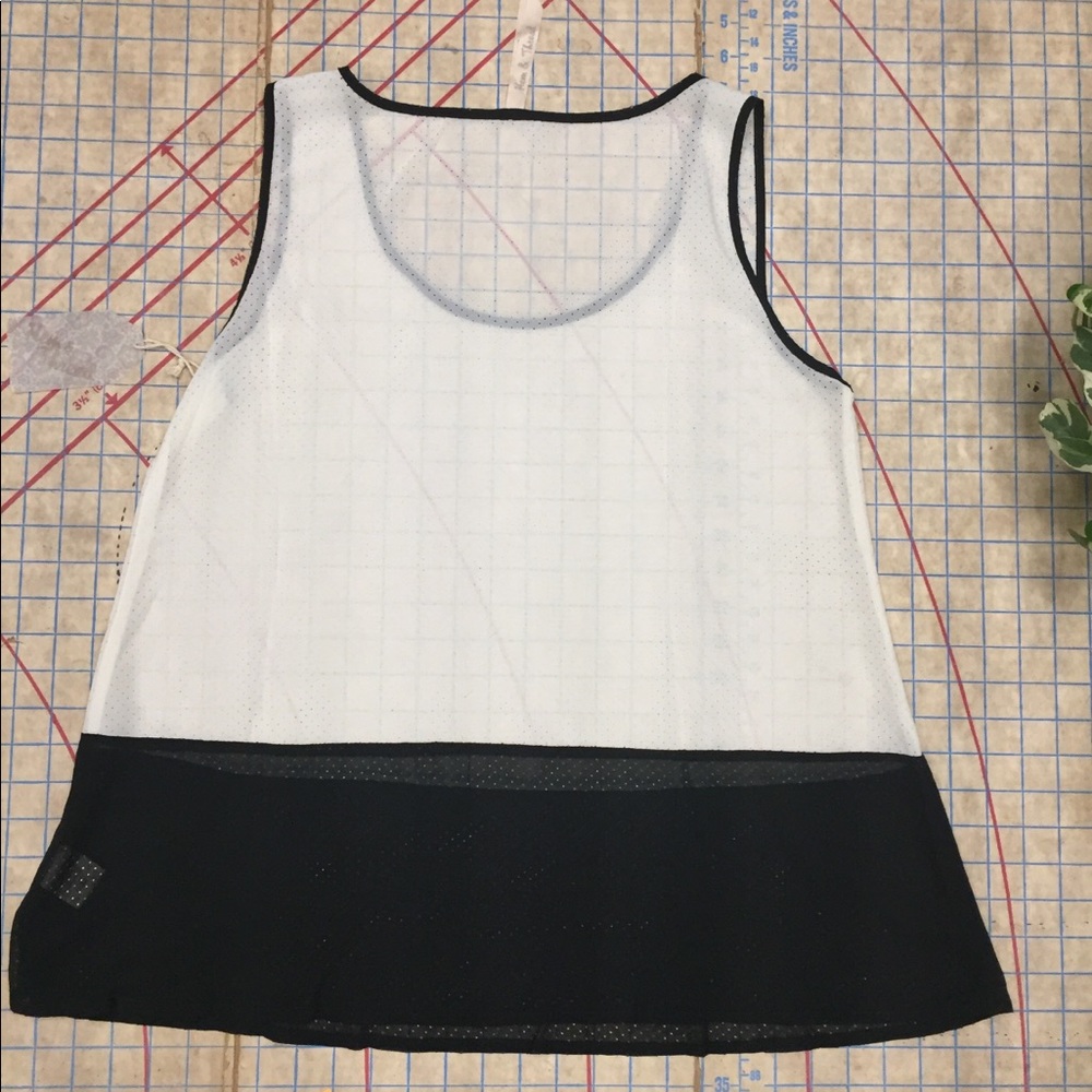 Hem & Thread Color Block Mesh Tank Size Large - image 3
